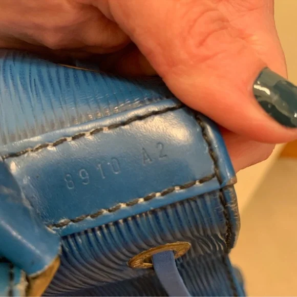 Louis Vuitton Epi GM Noe Toledo Blue Large size authentic